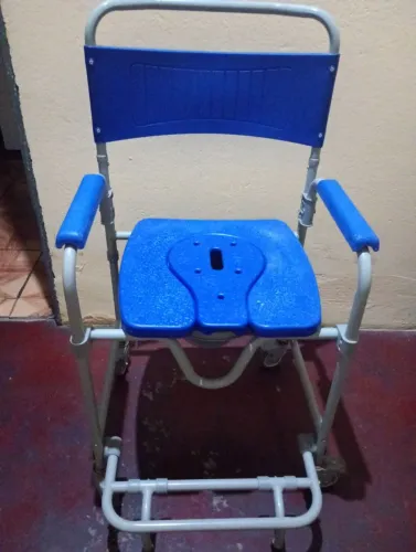 Cadeira de Rodas de Banho Dellamed (seminovos)