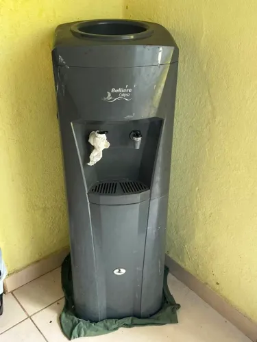 Vende-se bebedouro