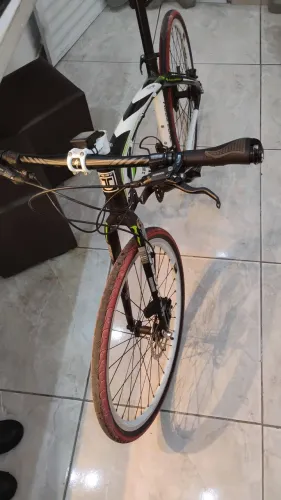 Bike Full Carbono com Grupo Full Shimano - Impecável