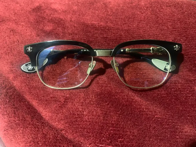 Óculos Chrome Hearts de titânio