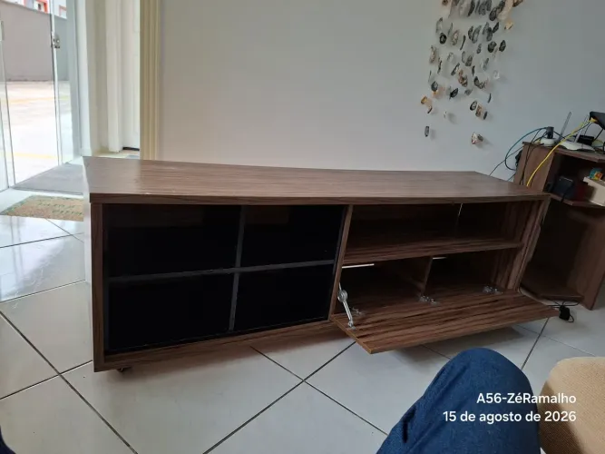 Rack com rodinhas  1,80c x 0,42 p × 0,58 h