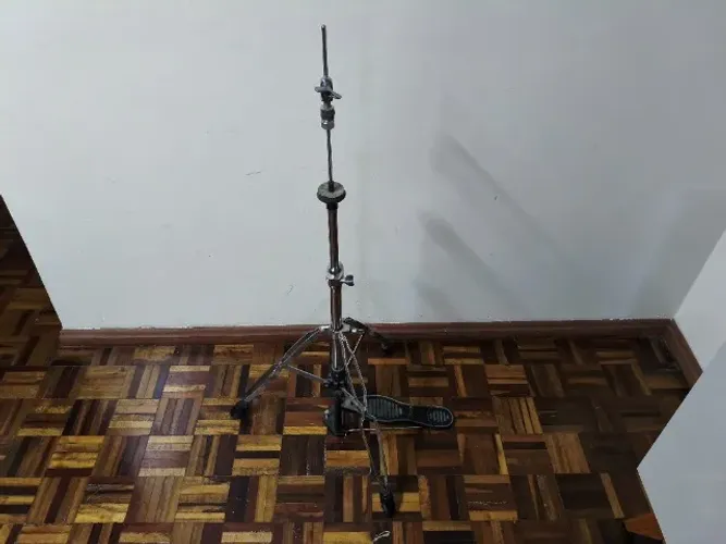 Maquina de Chimbal Reforçada com Pés Duplos e Presilha Ludwig