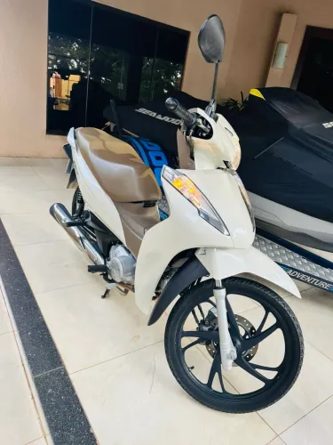 BIZ 125 ANO 2023 com APENAS 8 MIL KMS