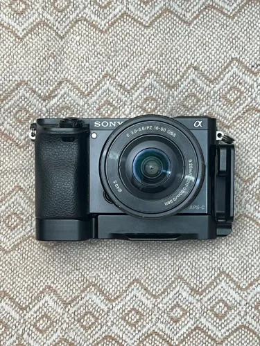 Câmera Sony A6000 com lente kit