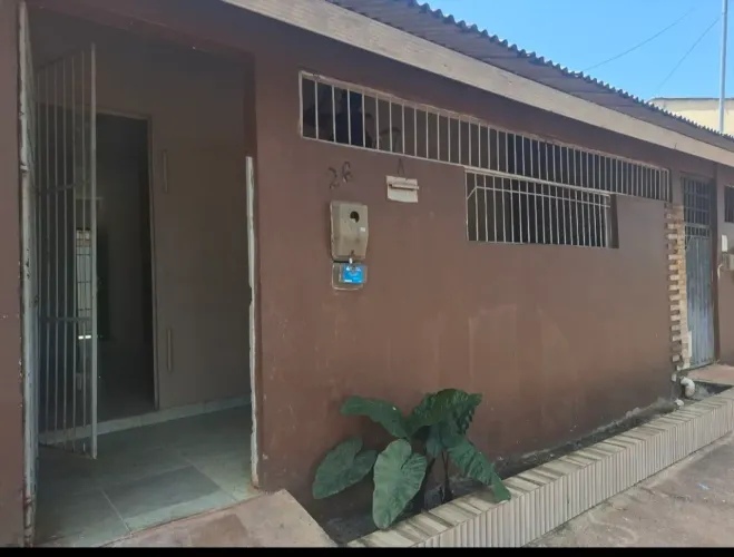 Aluga-se casa no Santo André. R$ 1.000,00, não paga água, iptu, caução. 93.93.9. *