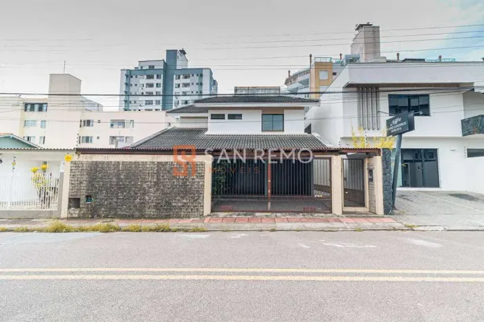 Balneário | Casa 7 quartos, sendo 1 suite