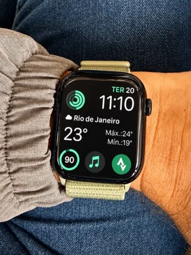 Apple Watch Series 10 GPS 46mm | Jet Black com Pulseira Sage Sport Loop