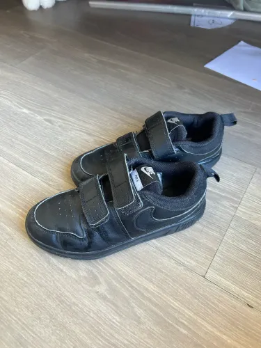 Tênis Nike pico 5 tamanho 30 + tênis bibi (brinde)