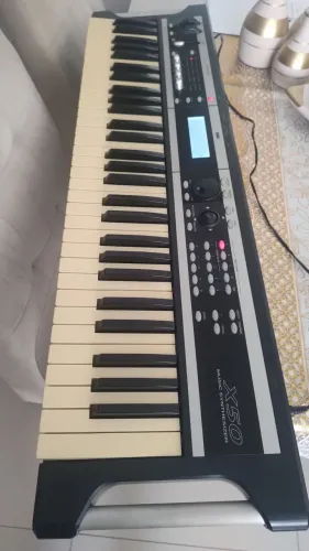 Teclado Korg X50
