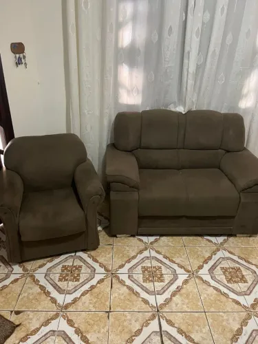 Sofá de dois lugares + poltrona