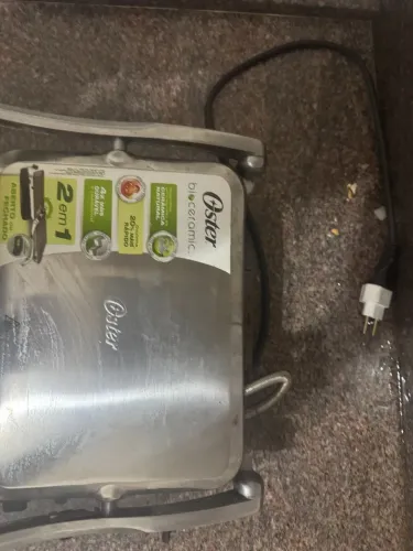 Grill Oster 2 em 1 1500W - Abre 180°