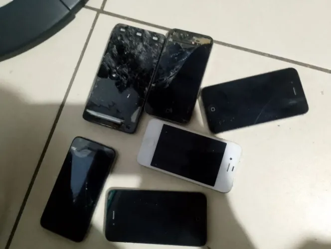 Lote de celular pra aproveitar peça..