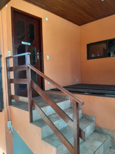 Alugo quartos e suítes 