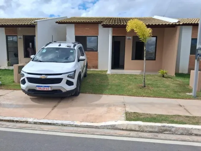 Casa 2/4 em condomínio fechado próximo a UfAL