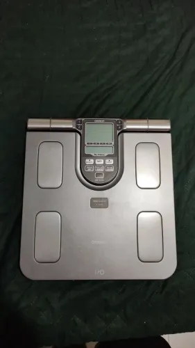 Balança de bioimpedância omron 