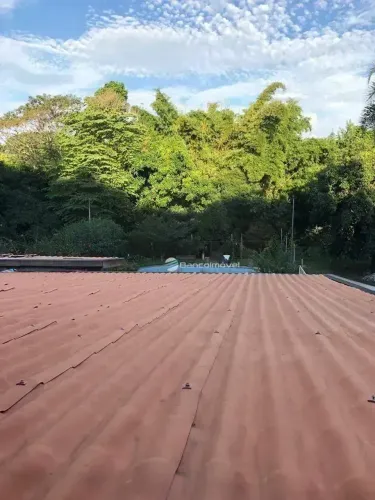 Vendo chácara de mil metros de terreno,com 385 de construção,beirando o rio Atibaia,no cen
