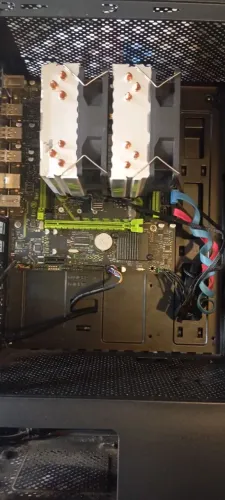Vendo kit placa mãe x99 com processador Xeon e CPU cooler com RGB já estalado no gabinete 