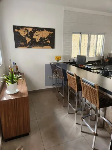 Casa térrea com 3 dormitórios, suíte master e área gourmet à venda no Jardim dos Lagos em