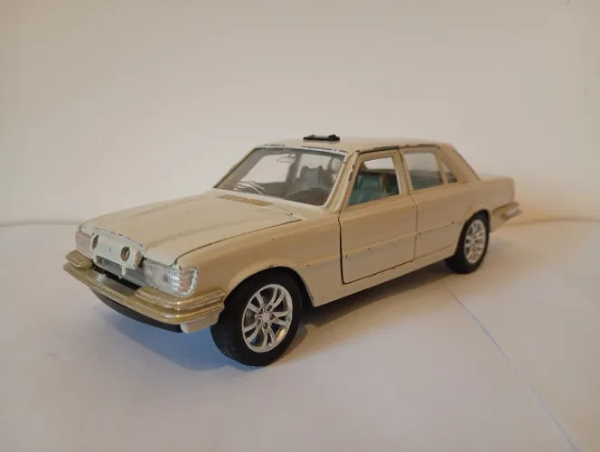 Bburago - Miniatura Mercedes 450 SEL