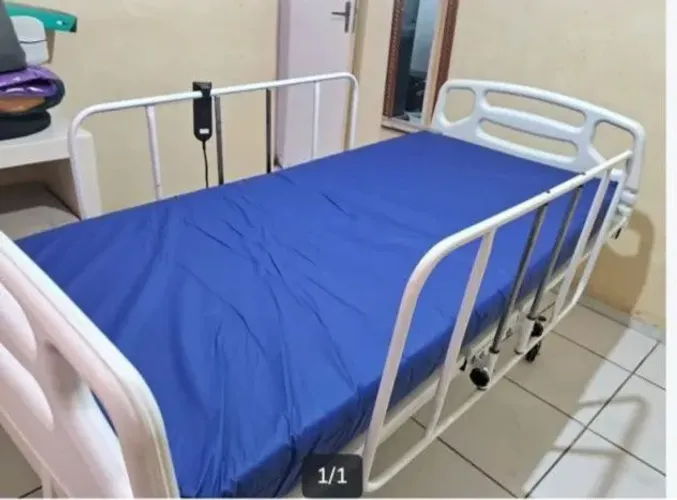 Cama hospitalar elétrica semi nova completa,com colchão e colchão para evitar feridas