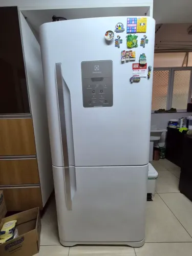 Geladeira Electrolux Frost Free Inverse usada 598 litros