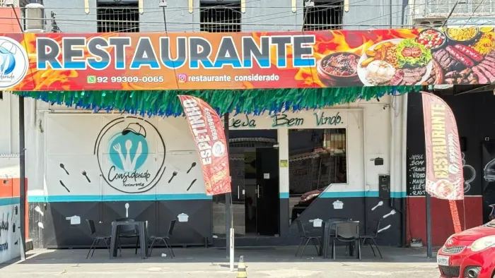 Vaga atendente e auxiliar de cozinha.