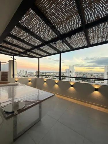 ALUGO APARTAMENTO NA COBERTURA COM PISCINA