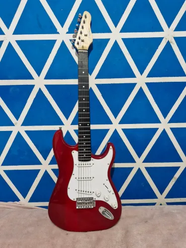 Guitarra Giannini G-100 Standard + Kit Completo (Cabo, Correia, Alavanca, Palheta)