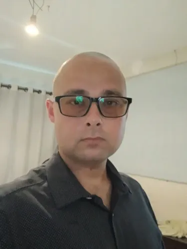 Pedreiro disponível 