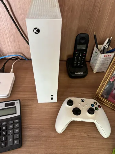 Vende-se um Xbox series s 512 gb