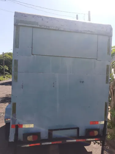 Vendo trailer baú fechado