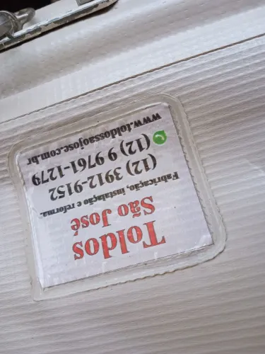 Toldos em excelente estado (2).