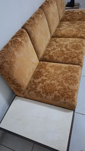Conjunto Sala Colonial - Sofá 4 lugares com mesas laterais + 2 poltronas + mesa de centro
