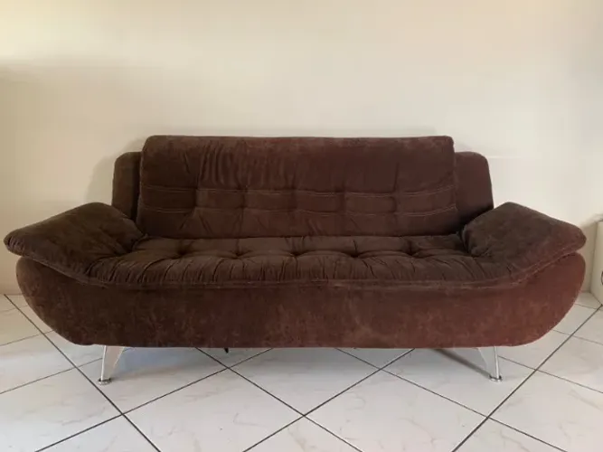 Sofá 3 E 2 Lugares New Passion Suede marron em ótimo estado.