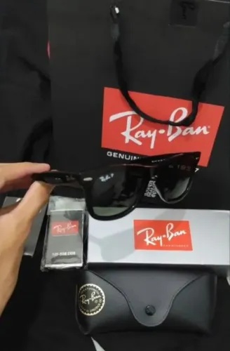 Óculos Ray-Ban New Wayfarer Preto<br><br>Polarizado (Original/Usado)