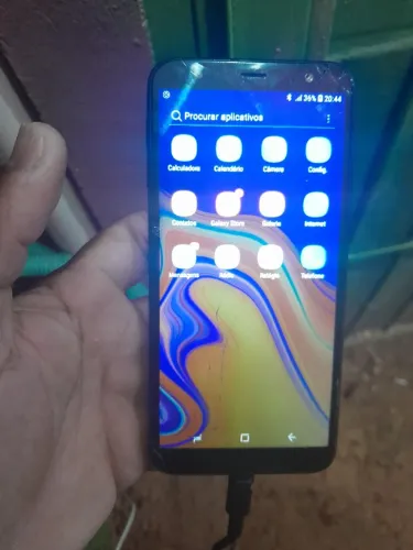 Vende este celular Samsung  J7 150 reais 