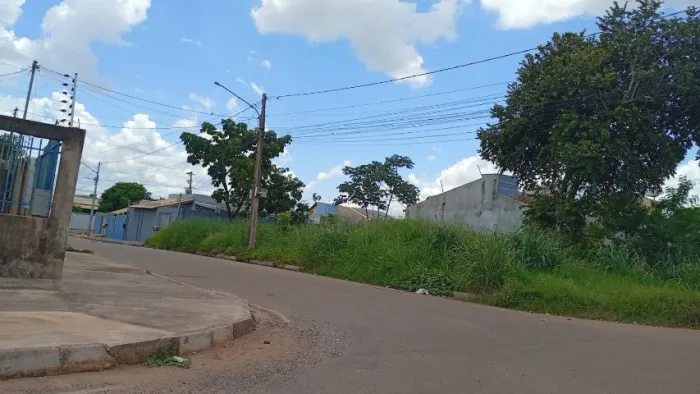 Terreno 12x30m em Várzea Grande - Excelente Localização para Investir ou Construir