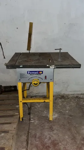 Serra elétrica de bancada com motor  Marca Ferrari