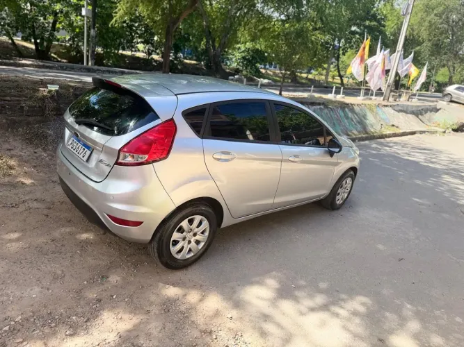 Ford Fiesta 1.6 16V Flex Aut. 5P 2014