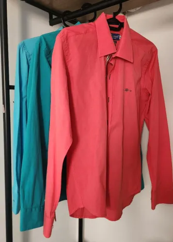 Camisas (três) azul, verde e rosa 