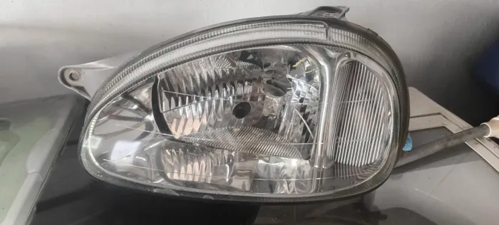 Vendo farol do Corsa original lente de vidro lado motorista