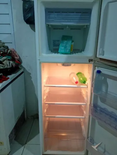 vende se geladeira