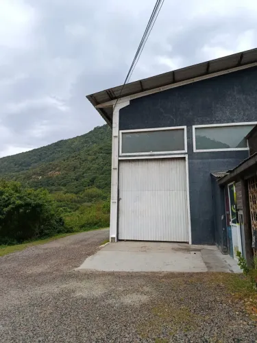ALUGO GALPÃO NA ARMAÇÃO 8 MIL