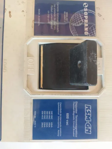Disjuntor tripolar 800A