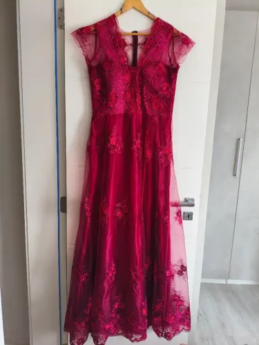 Lindo vestido de festa em renda Marsala, Tam G