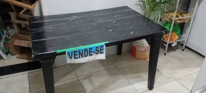 Mesa de Plástico Quadrada Desmontavel