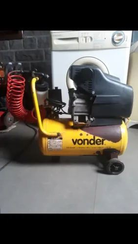 Compressor de ar da marca Vonder 24 litros