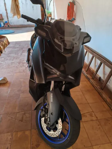 Vendo Xmax 300- financiada/ venda ou troca