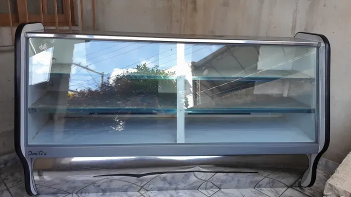 Vendo balcão de frios semi novo 