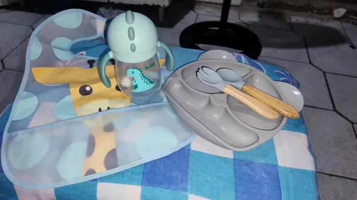 Kit infantil refeição prato,talheres, babador e copo